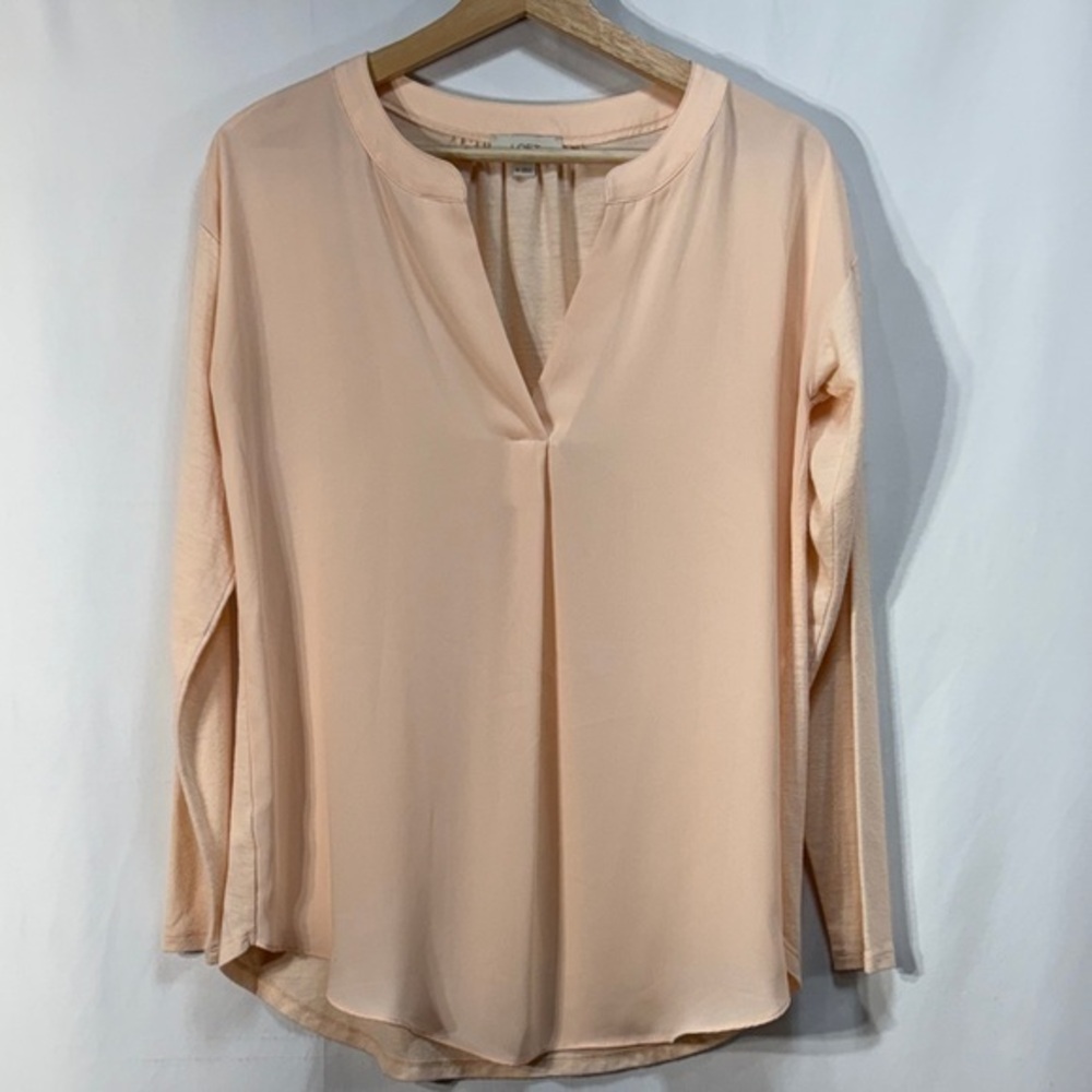 🍑LOFT Blush peach mixed fabric V-Neck Blouse